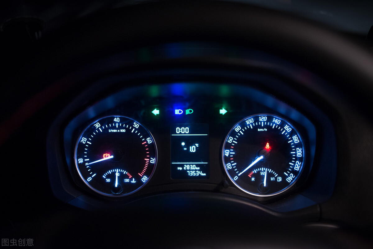 汽车灯光怎么调左右,汽车灯光怎么打开