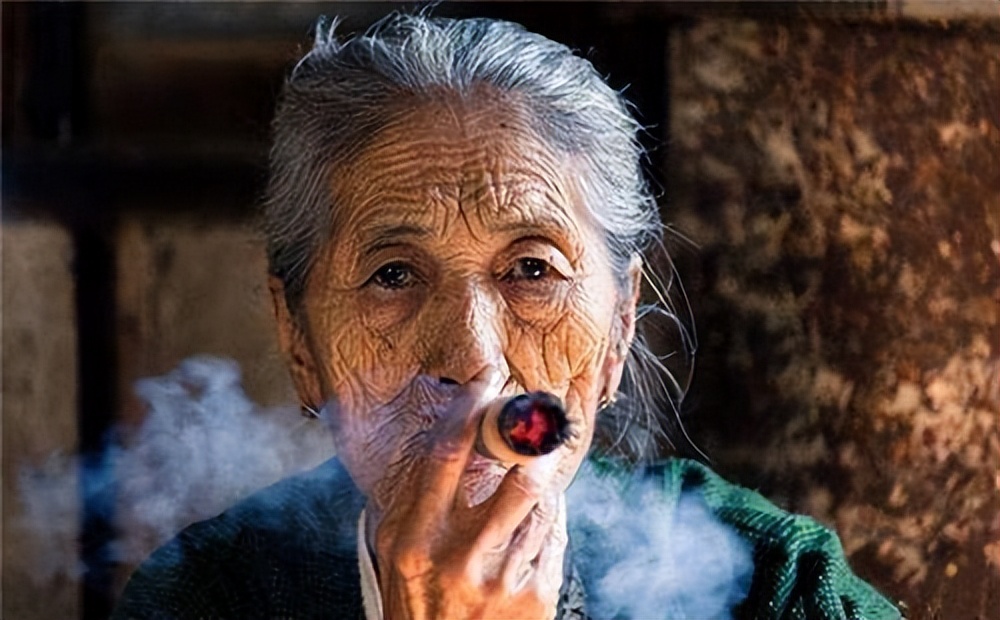 吸烟者的平均寿命会缩短十年,吸烟会减少寿命20年