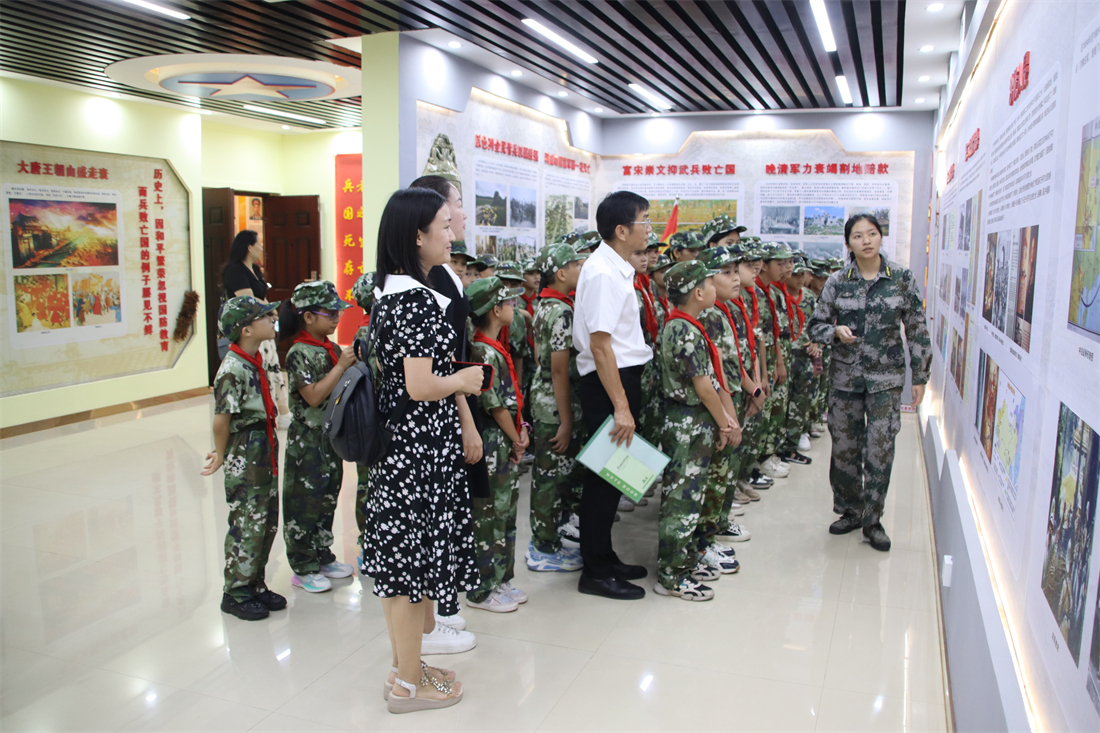 少年入军营燃起不灭的爱国之火