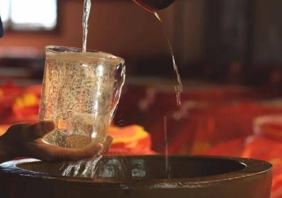 网上买白酒靠谱吗?为何越来越多的人热衷网上买酒?行家一语道破