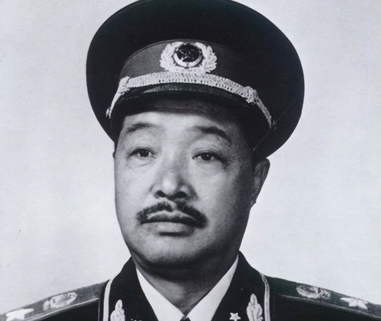 他们究竟是谁？十大元帅中，只有三位才是主席口中的“老总”