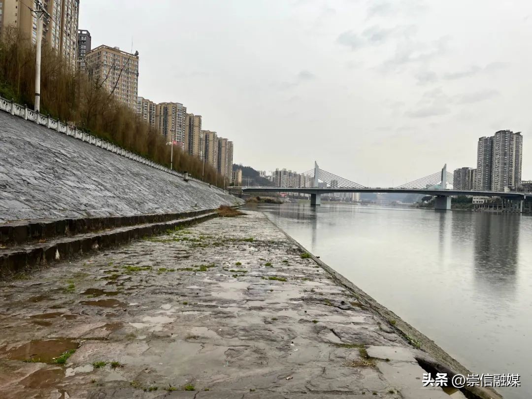 觉得“自己没用”的少年，在一个普通夜晚跳河救人