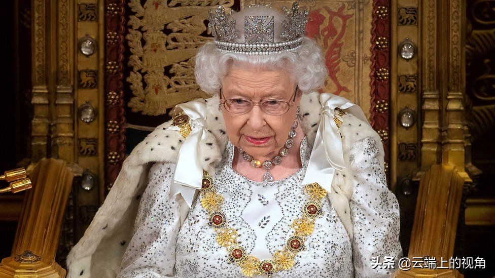 英国世代相传的登基皇冠只有一顶,王室如何做到男女通用的?