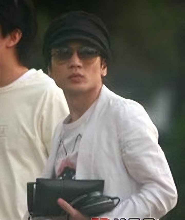 王艳23岁嫁入豪门跟老公差几岁,王艳嫁入豪门真实生活