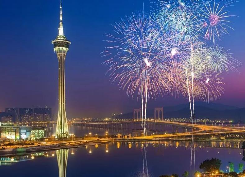 翼装飞行三人魂断天门山,天门山极限运动翼装飞行