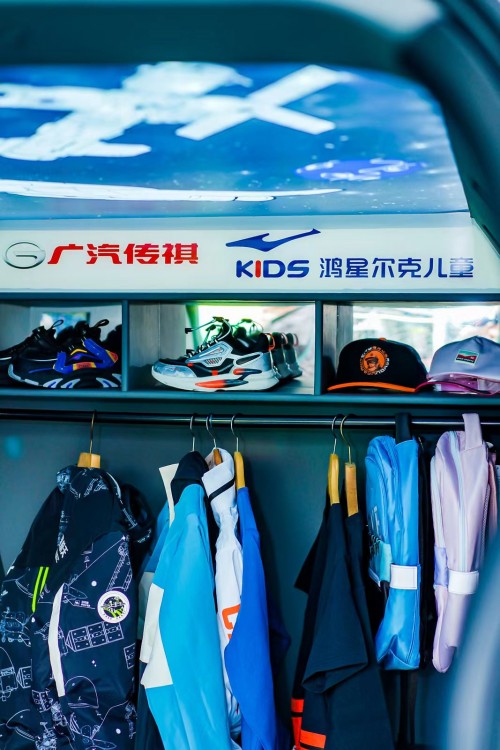 传祺m6pro一体式车顶行李箱,鸿星尔克潮牌联名