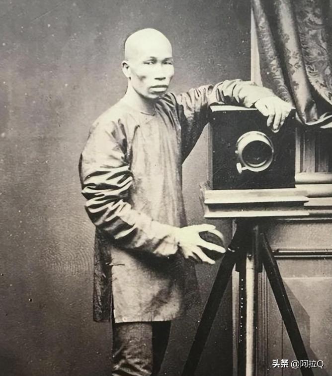 变态的纳粹德国，*光脱**犹太人女人衣服，集体*杀屠**！2