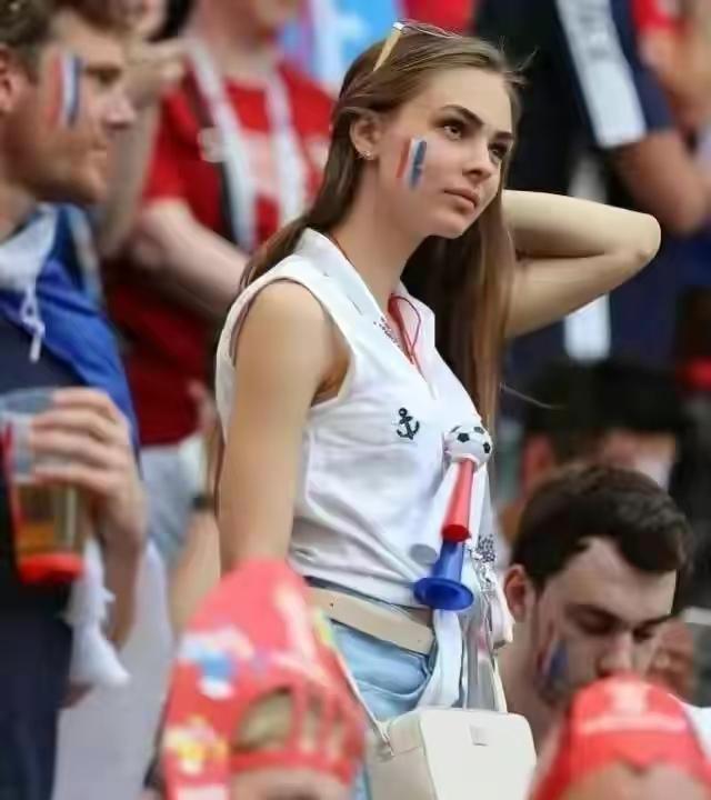 世界杯阿根廷女球迷震撼场面,世界杯观众席高颜值女球迷