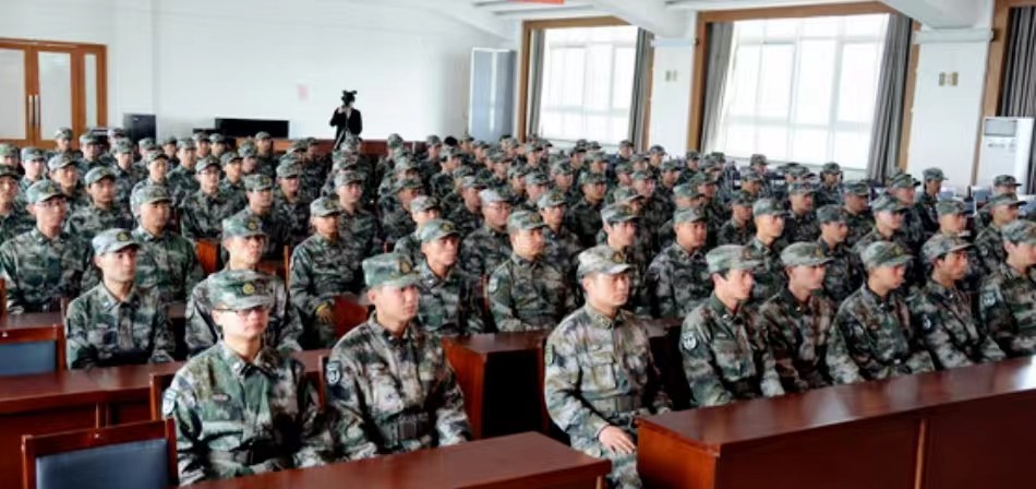 班长犯错误被撤职,一个班长犯错两个班长受罚