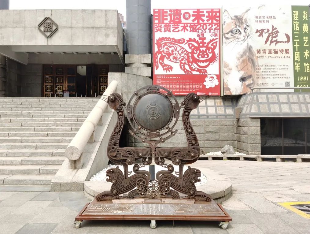 这个跨界大展开幕十余天后，现在孤独地封存在美术馆展厅里