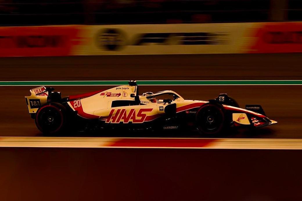 来点儿新闻11.25|8家职业足球俱乐部因欠薪被扣除联赛积分