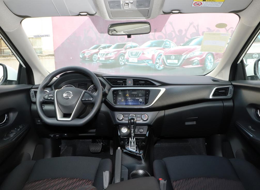 日产蓝鸟与轩逸区别,外形运动的车