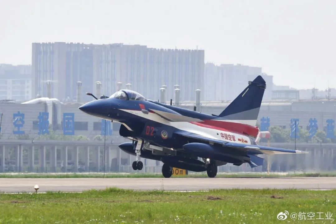 歼10战斗机改装视频,歼10大秀