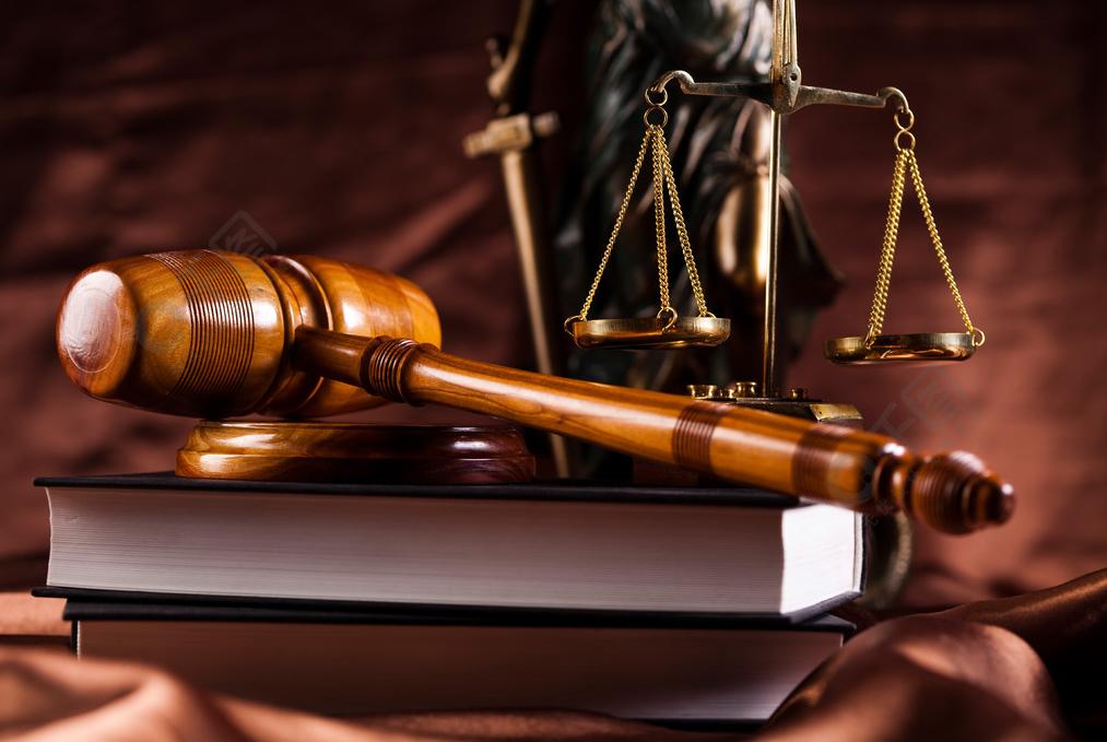 来儿子家养老,大妈想掌管小两口工资,儿子忍无可忍把她送回老家