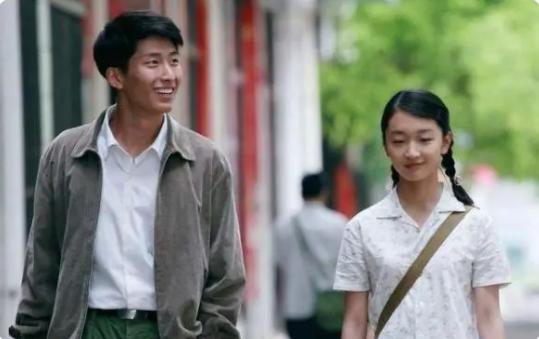 周冬雨妈妈与继父,周冬雨和父母相认