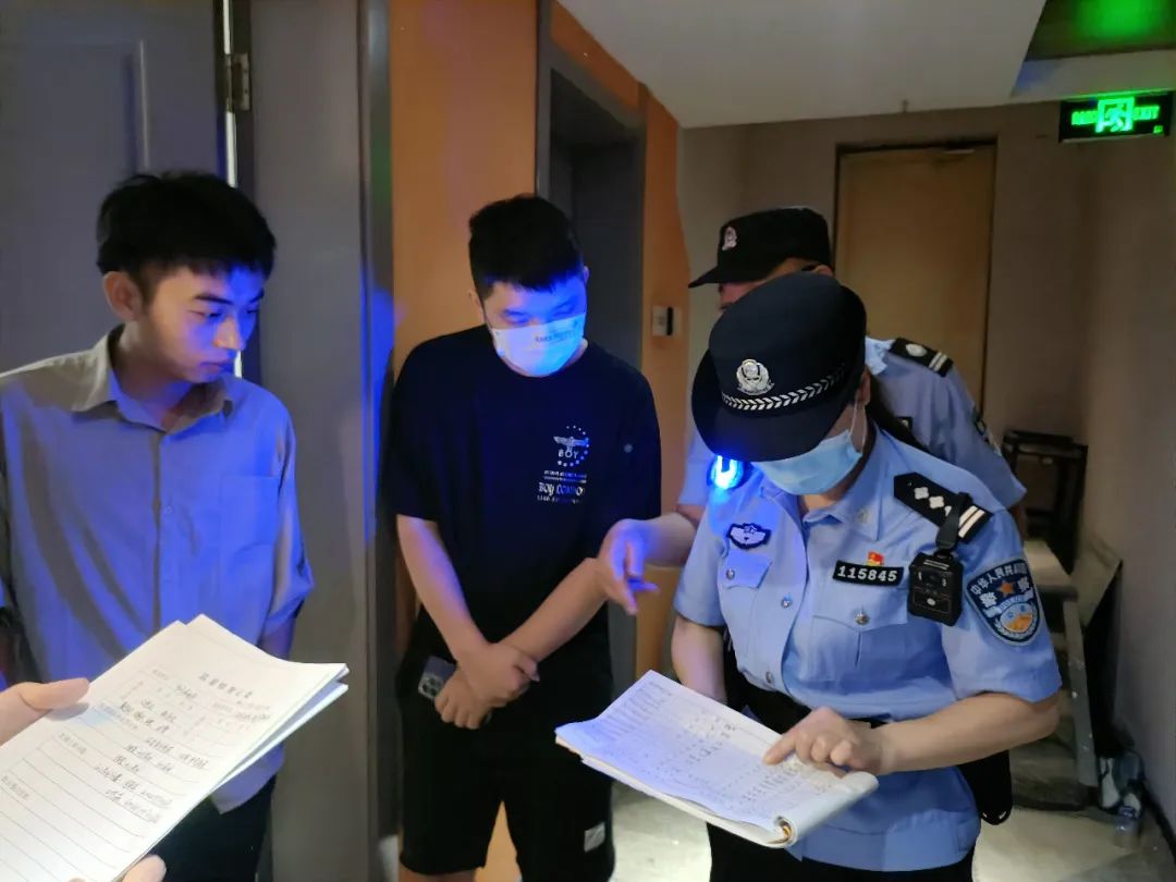 夏季治安打击整治“百日行动”丨尽锐出战!河南洛阳公安全力开展夏夜治安巡查宣防第二次集中统一行动