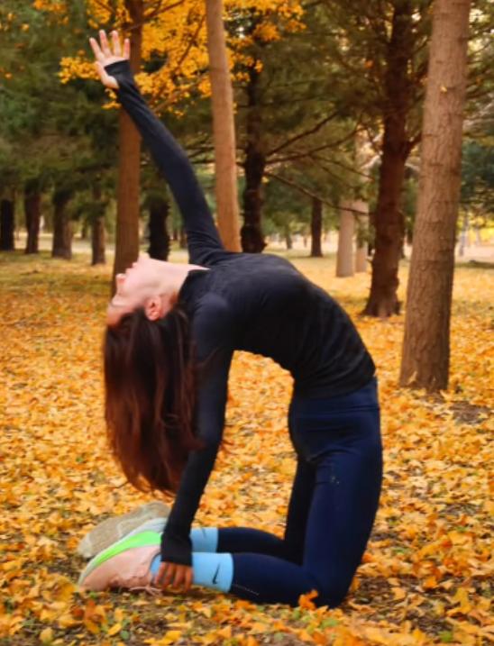 吕一骑马,吕一视频照片