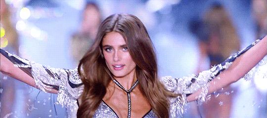 维密超模笑容甜美,维密甜美超模与英国贵公子结婚