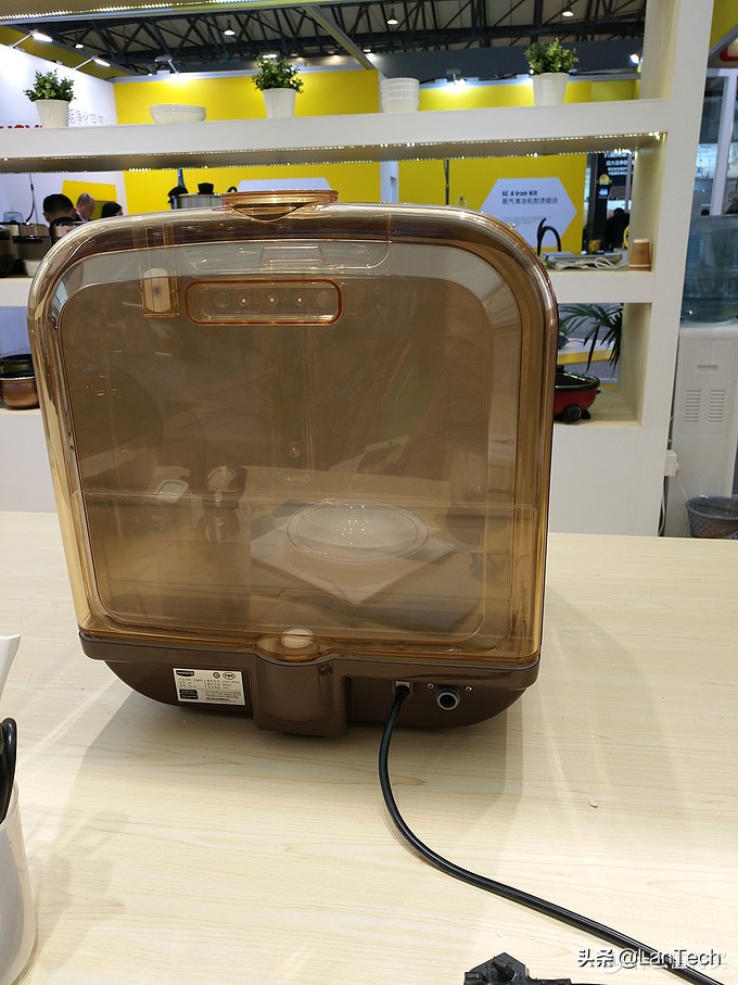 暴走两万步！海量图片带你游览2017年AWE家电展