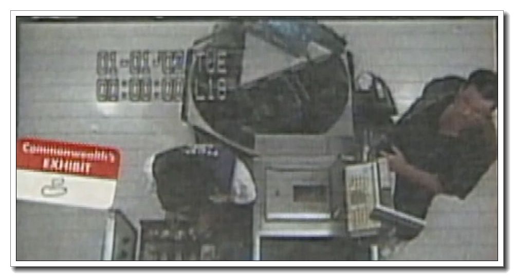 美国男子致电麦当劳，围困18岁女孩3小时，作案10年却被判无罪