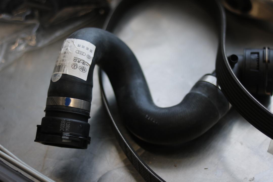 奥迪q7报废厂,老款奥迪q7出车祸