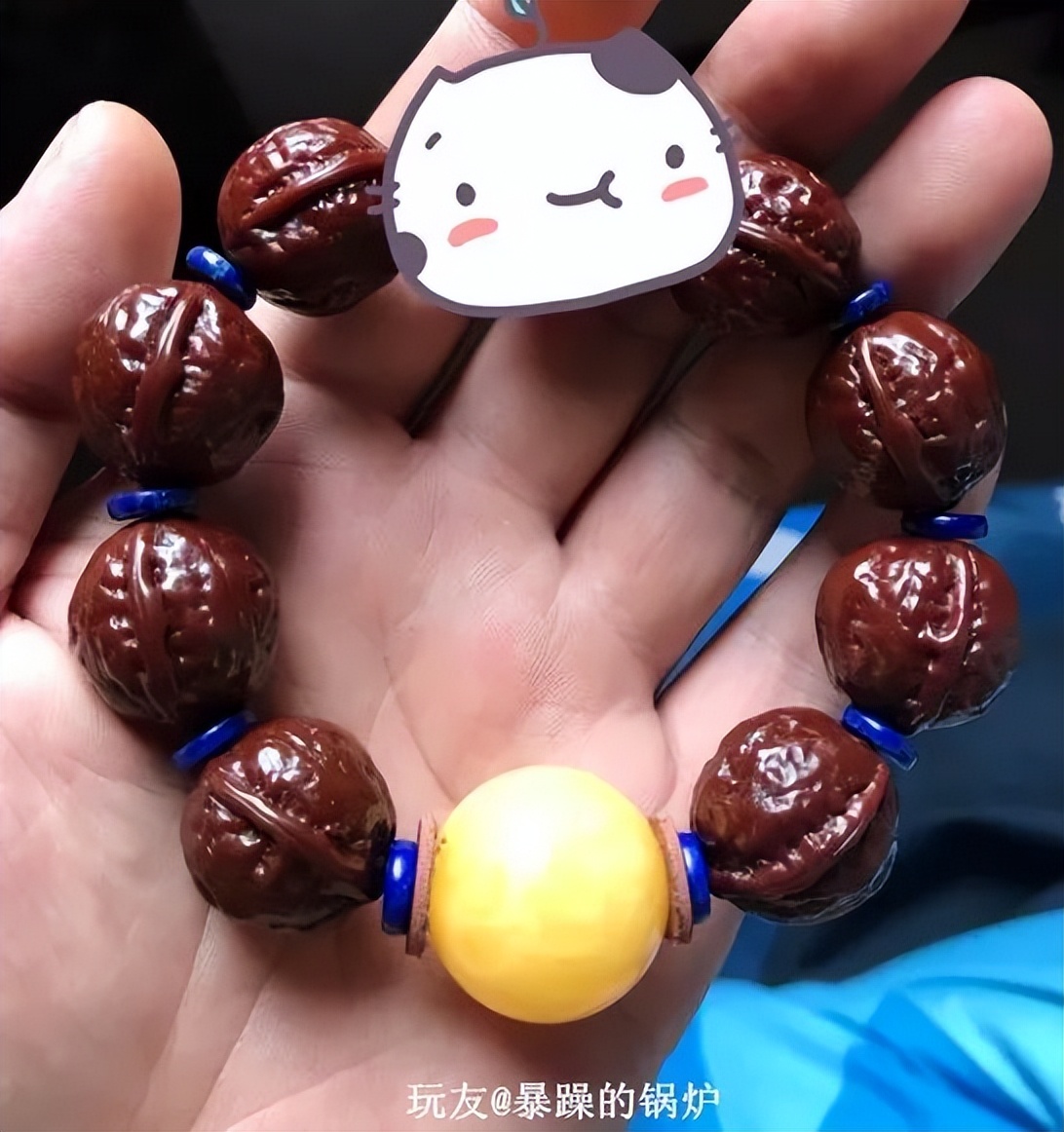 小核桃手串盘了一年,小核桃手串盘起来很油