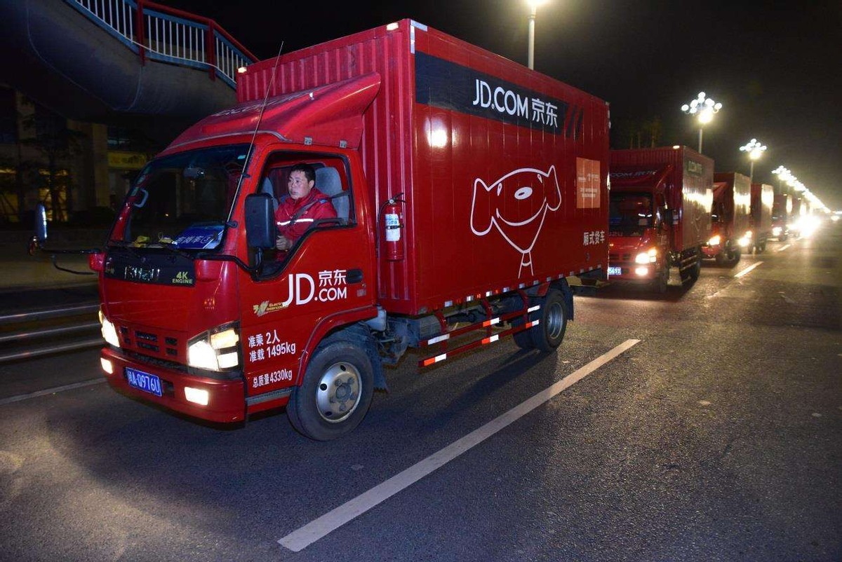 京东001号快递员辞职被拒，刘强东承诺：干够5年我给你买一套房