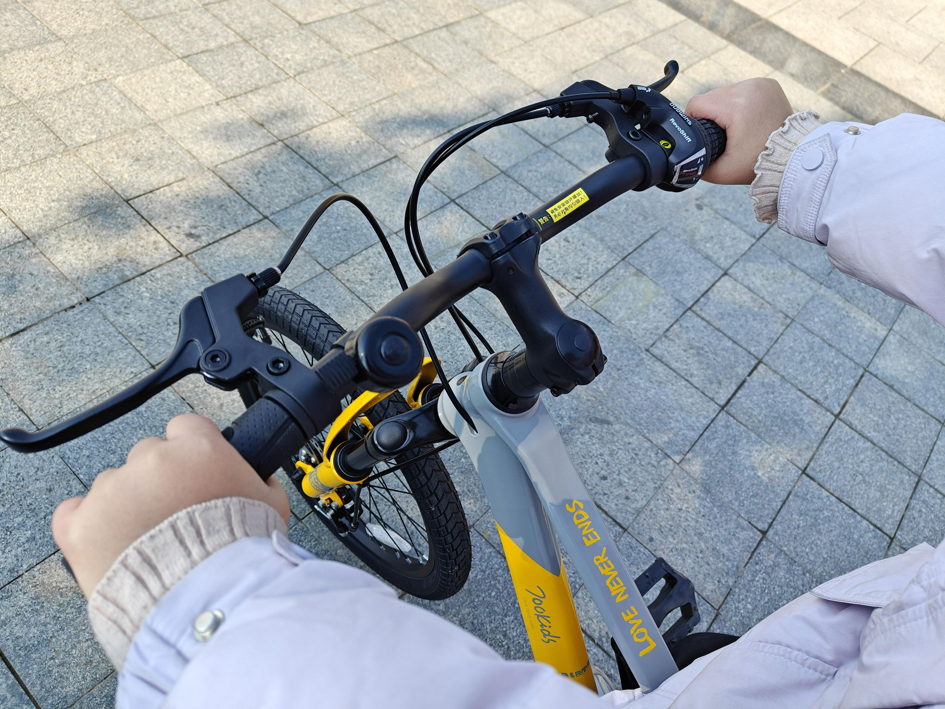 怎么样挑选一款适合儿童的自行车,儿童自行车选山地好还是选变速好