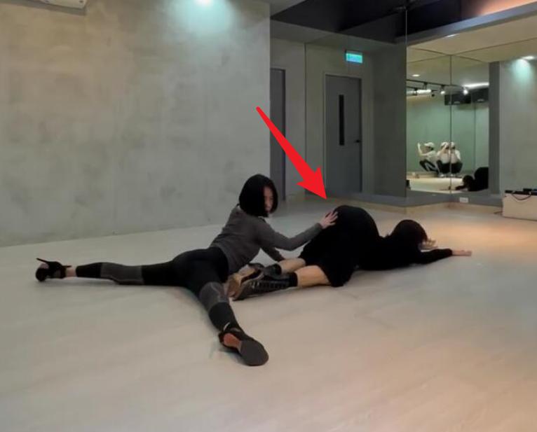 小s跳舞惊呆全场,小s跳舞惊艳片段