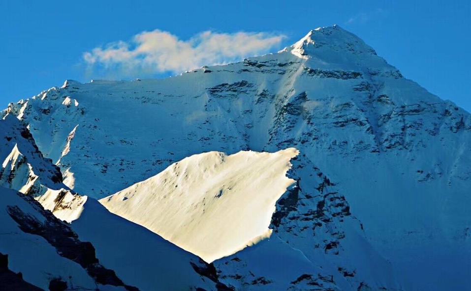 珠穆朗玛峰睡美人冰封十年成路标,珠穆朗玛峰沉睡了20年的睡美人