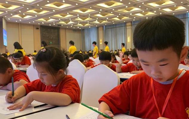 河南8岁神童何雪豪被军校录取,中国神童何雪豪现在什么军衔