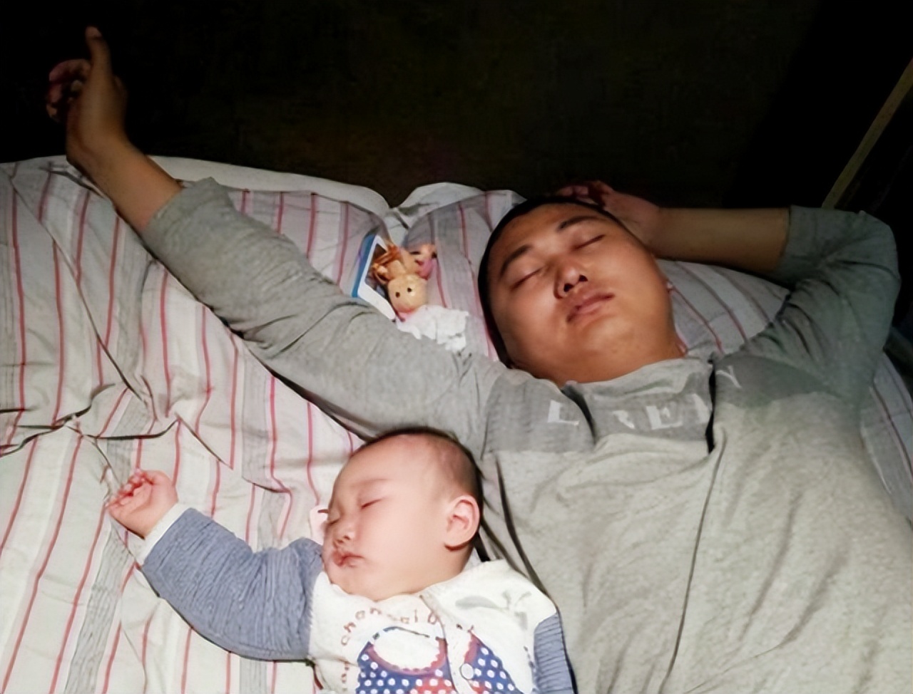 不做亲子鉴定，如何判断孩子是否亲生？利用3个特征在家就能解惑