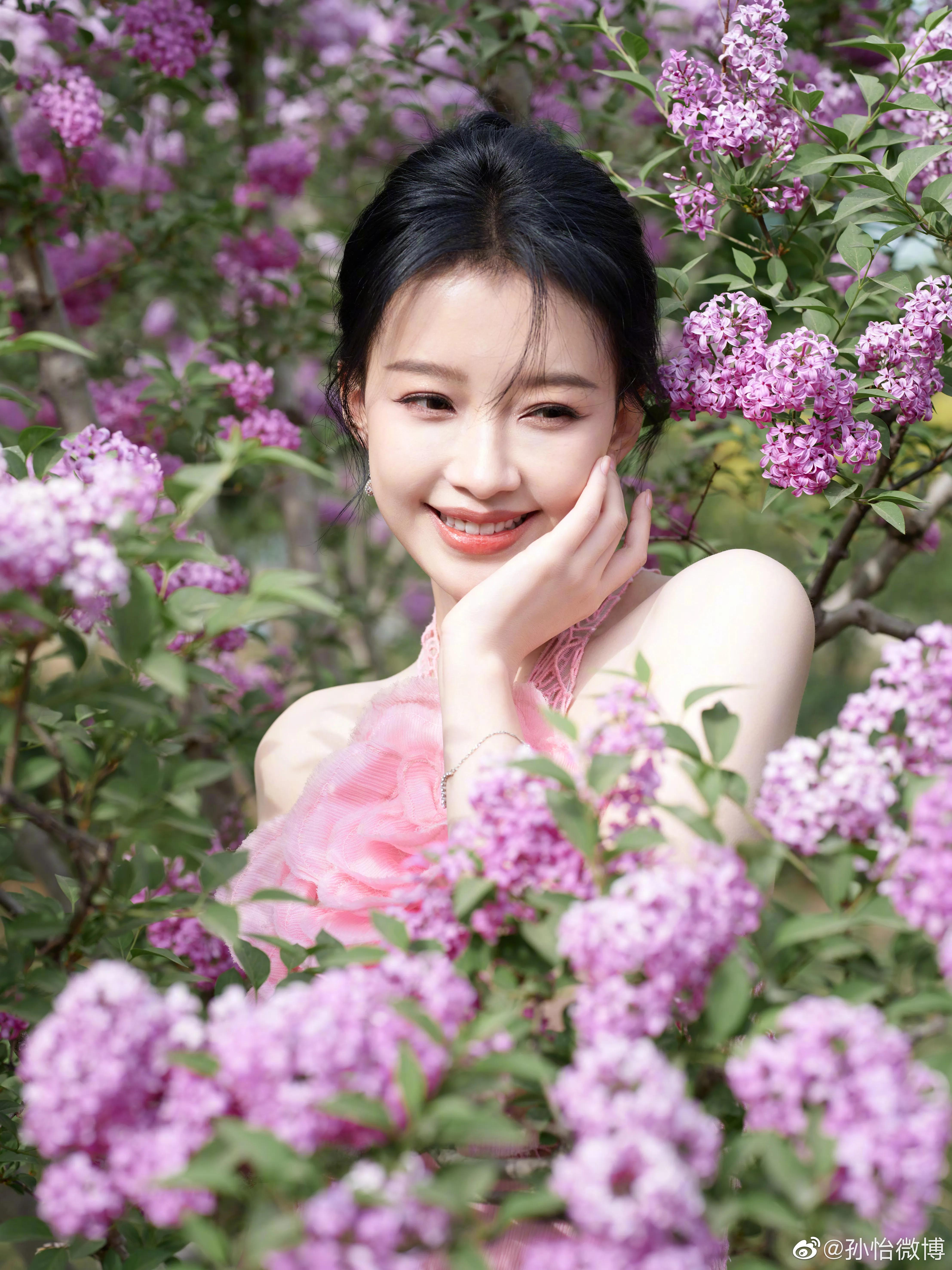 曾表示“远离男人”的她，不到一年就好了伤疤忘了疼？