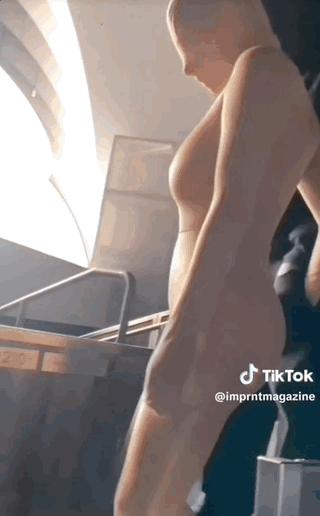 侃爷妻子bianca怪异穿搭,侃爷妻子黑色蚕蛹装