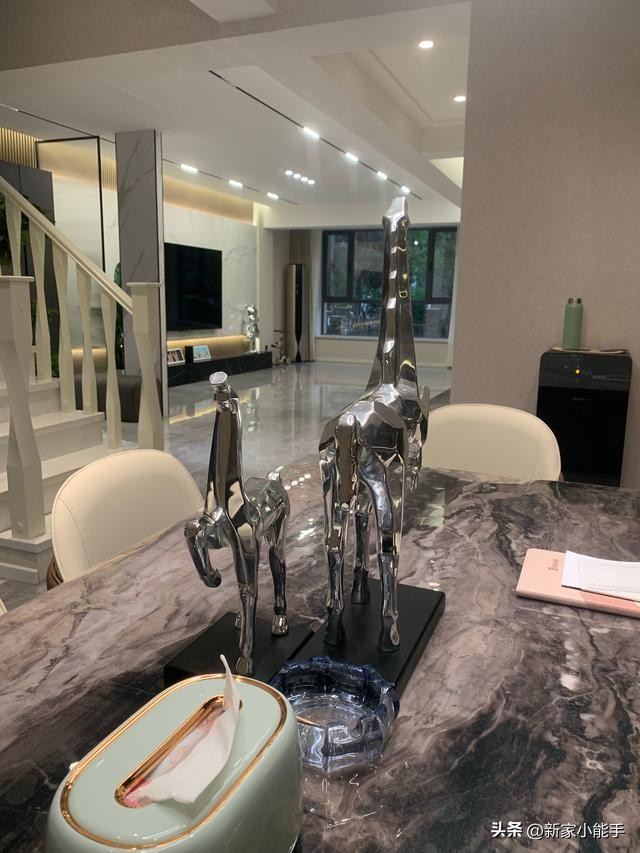 房屋轻奢风装修效果,房屋装修设计轻奢现代风