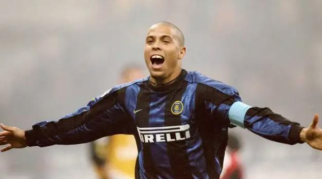 外星人罗纳尔多踢的世界杯的首发,外星人罗纳尔多巴塞罗那