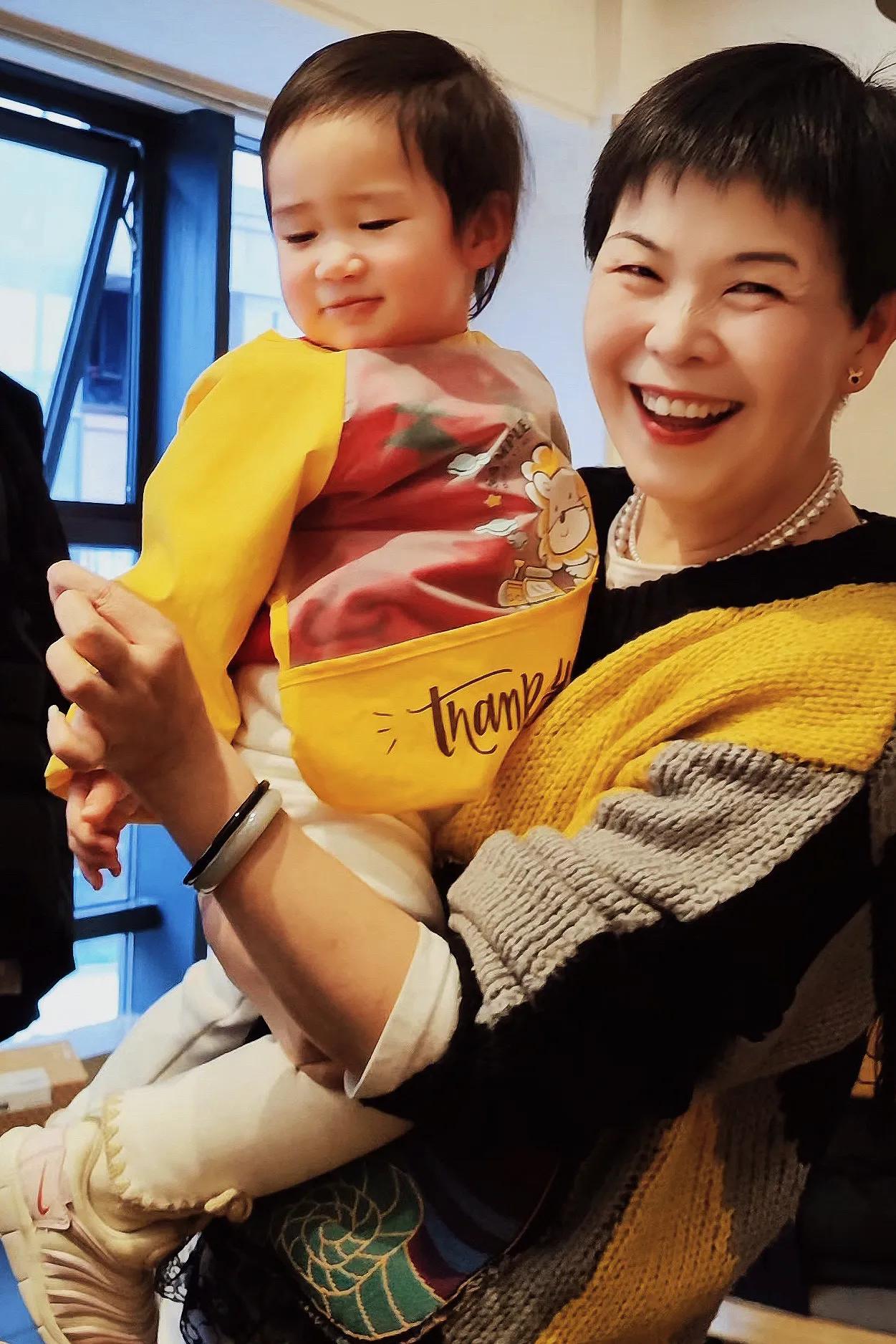 月亮老师的学前绘本推荐《猜猜看推拉玩具书》（二）