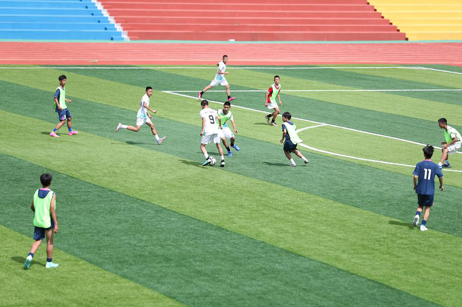 贵州青少年足球夏令营,黔西南州青少年足球队前往英国