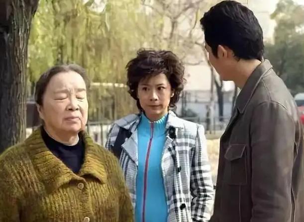 2021年，山西女子结婚五年没一分钱，买包卫生巾钱都需要向婆婆要