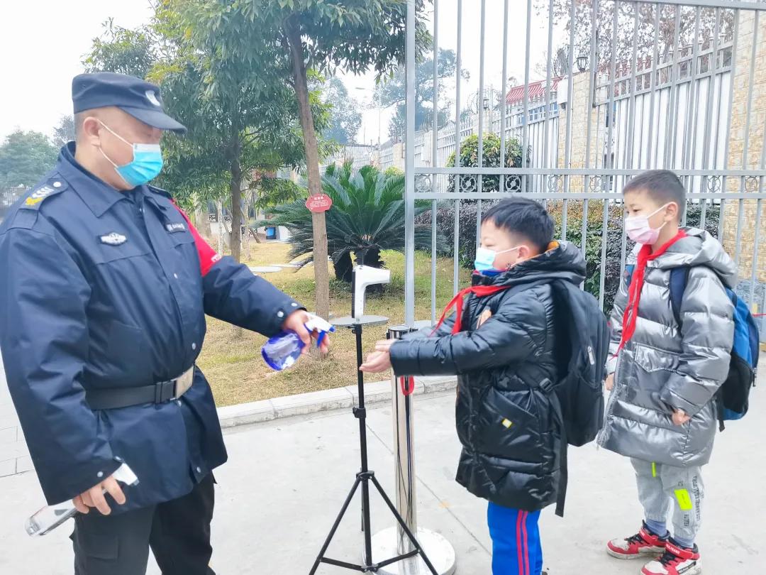 成都市双流区育英小学附近托管班,金桥中心小学被谁托管