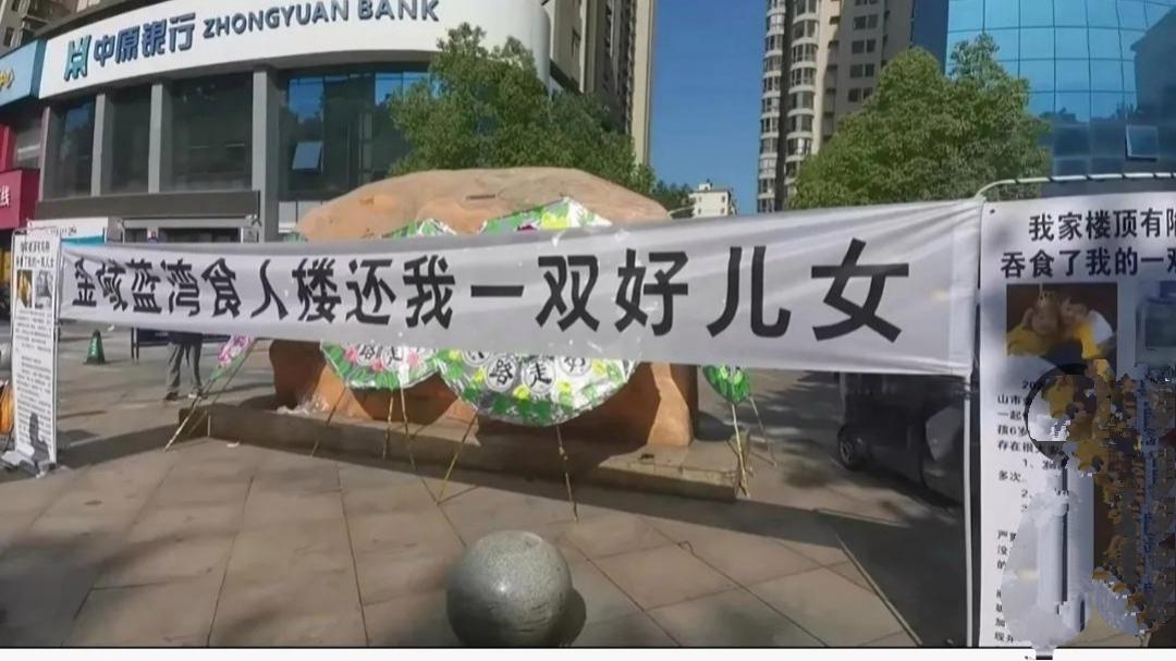 谁之过？河南平顶山某小区居民儿女天井坠亡，事故原因应全国谨放