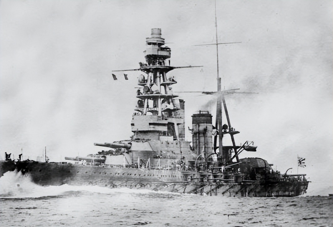 日本兵用一支烟炸沉自家战舰，日方对此拒不承认，还反咬美国一口