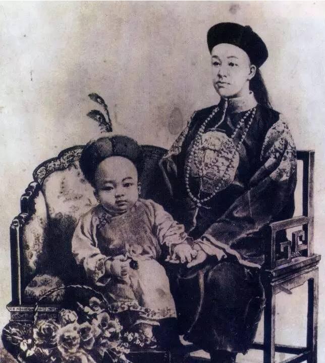 张学良晚年提到末代皇帝，随后怒言：我若是*产党共**，一定会灭他