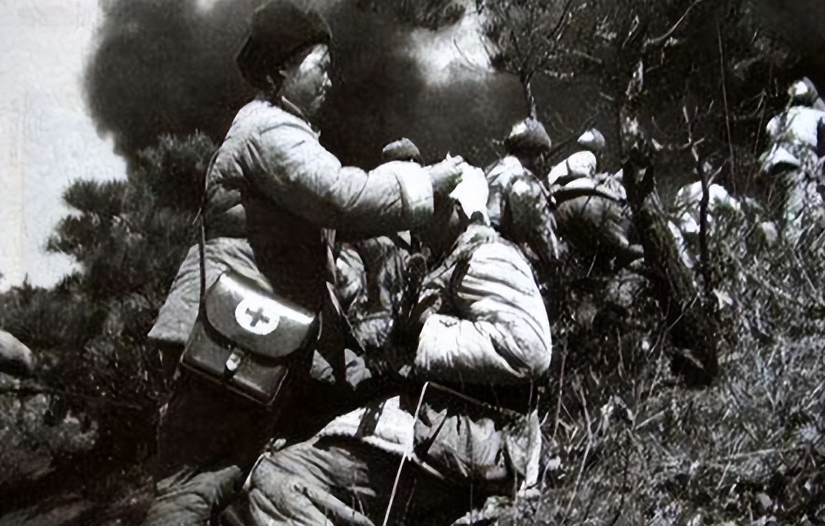 80岁老奶奶捐款5万被民警劝回,老人转账300万被银行报警真相感人