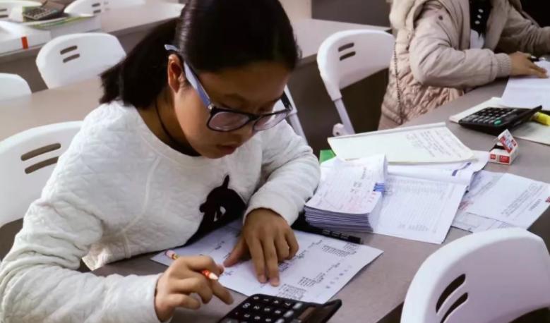 专科生考公务员有机会上岸吗,考公铁饭碗真的那么重要吗