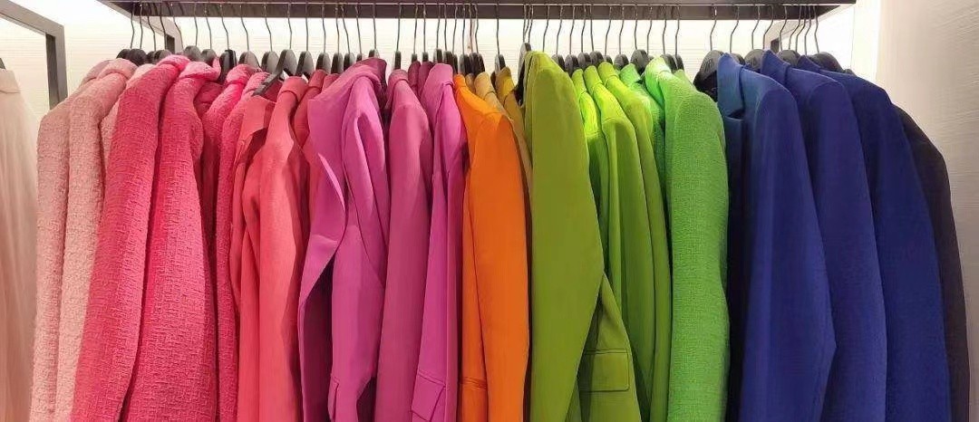 唯品会多巴胺穿搭店铺,多巴胺服装流行趋势