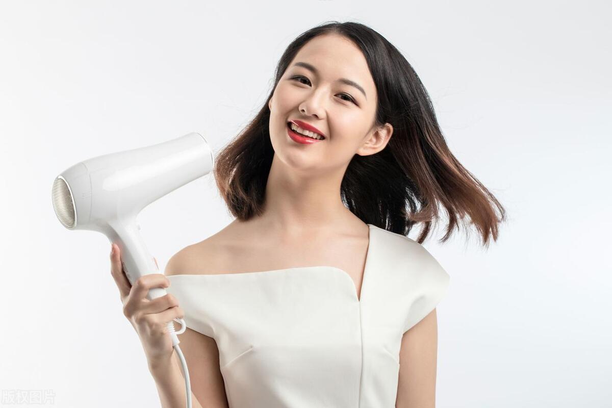 脱发严重30-50岁脱发者必看,脱发是如何困扰当代年轻人的