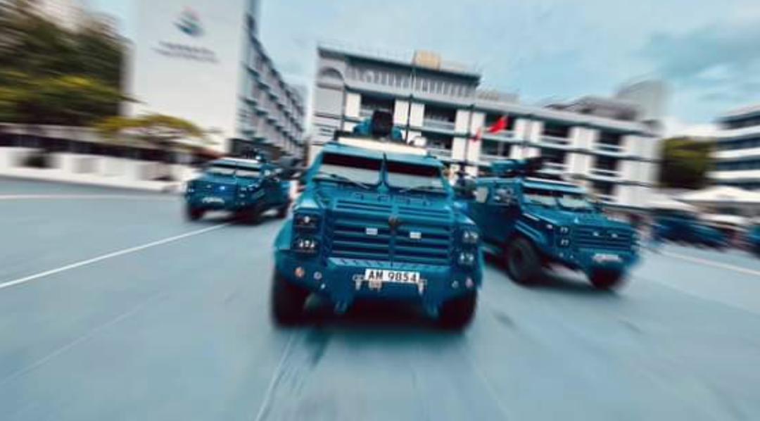 香港警队步操,香港警队采用中式步操