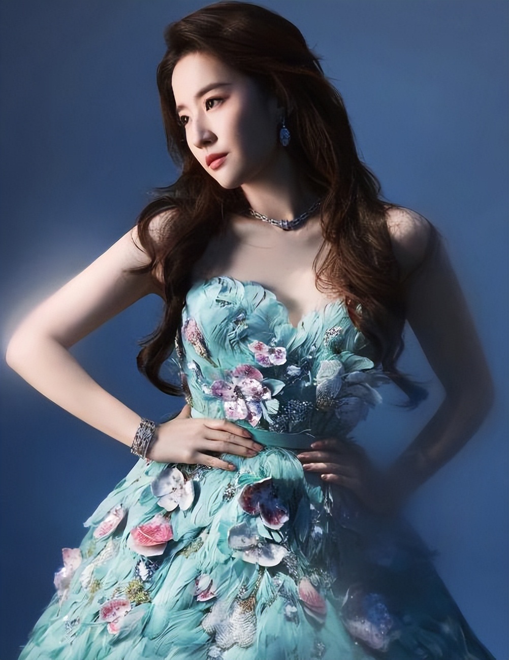 鏄熷厜澶ц祻2019鐑反鏉ㄥ箓鑲栨垬,鑲栨垬鐑反鏉ㄥ箓鏄熷厜澶ц祻