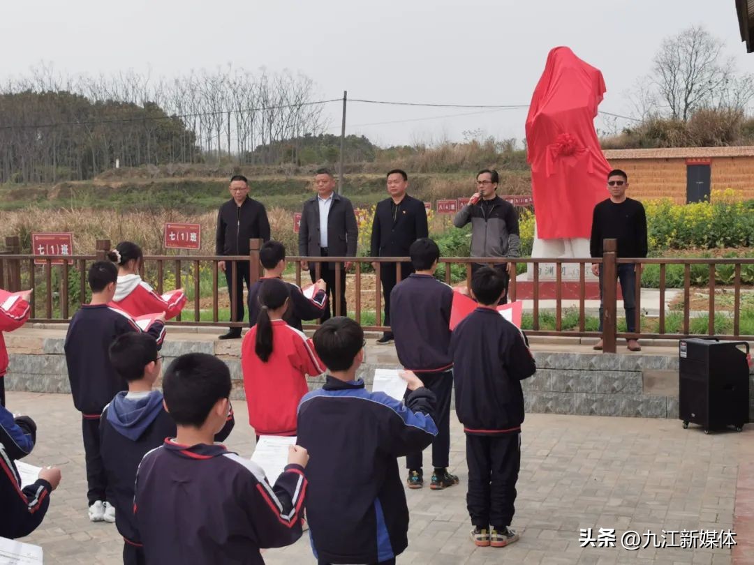 湖口学宫举行孔子圣像揭幕仪式,彭泽县令陶渊明雕像